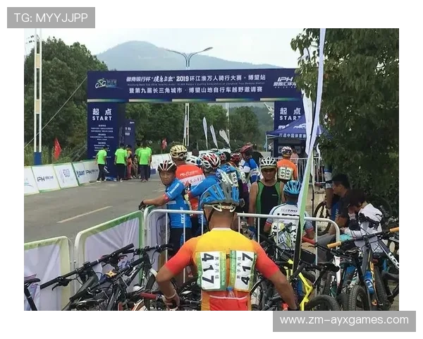国际自行车山地赛组织沿线学校环保志愿活动